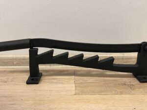 Rankinė malkų skaldymo mašina prie sienos – rankinė nešiojama malkų skaldykla spygliuočių medžiui