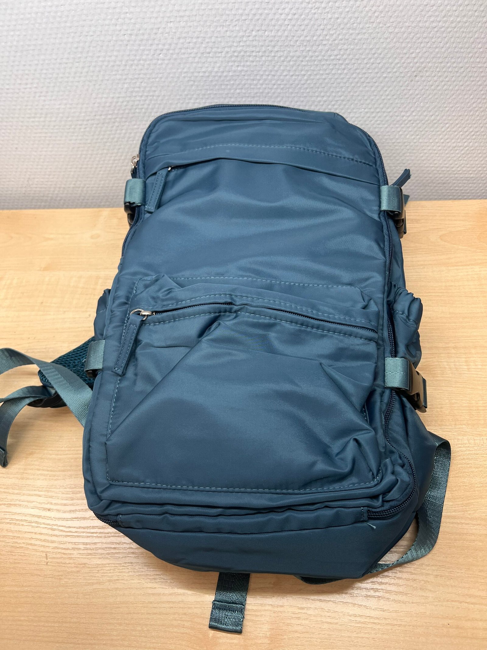 Kelioninis krepšys su pompa